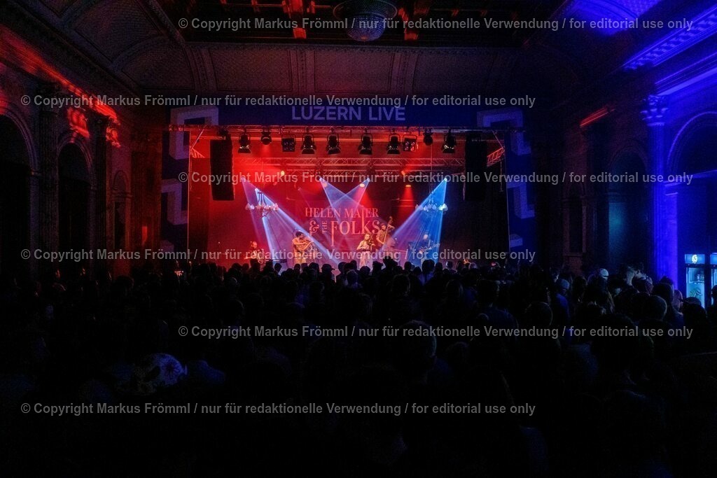 20230728-helen-maier-and-the-folks-033 | Helen Maier &amp; The Folks am Luzern Live Festival. Am Freitag 28. Juli 2023 im Hotel Schweizerhof in Luzern. Helen Maier — Violine / Alexander Graf — Violine, Bratsche / Andreas Gut — Akkordeon / Theo Känzig — Gitarre / Jonas Künzli — Kontrabass / Adrian Böckli — Schlagzeug, Percussion. Foto: Markus Frömml