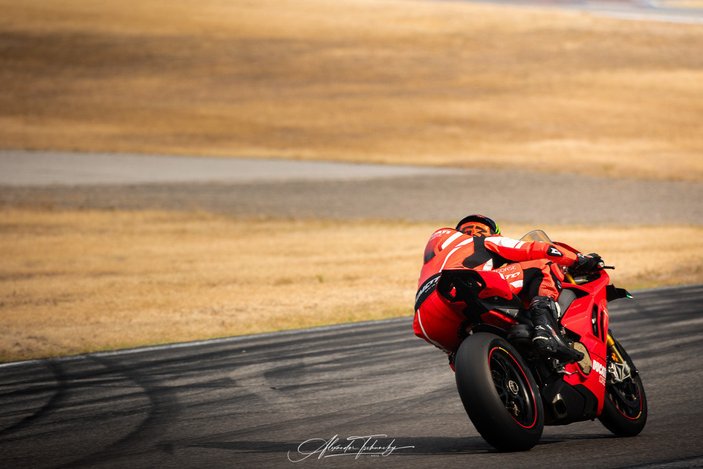 Ducati Trackday Hockenheimring 2026 | Entdecken Sie die faszinierende Welt von Alexander Tschuncky Arts: Kreative Fotografie, atemberaubende Automobilkunst und hochwertiger Bilderdruck. Lassen Sie sich inspirieren! - Realisiert mit Pictrs.com