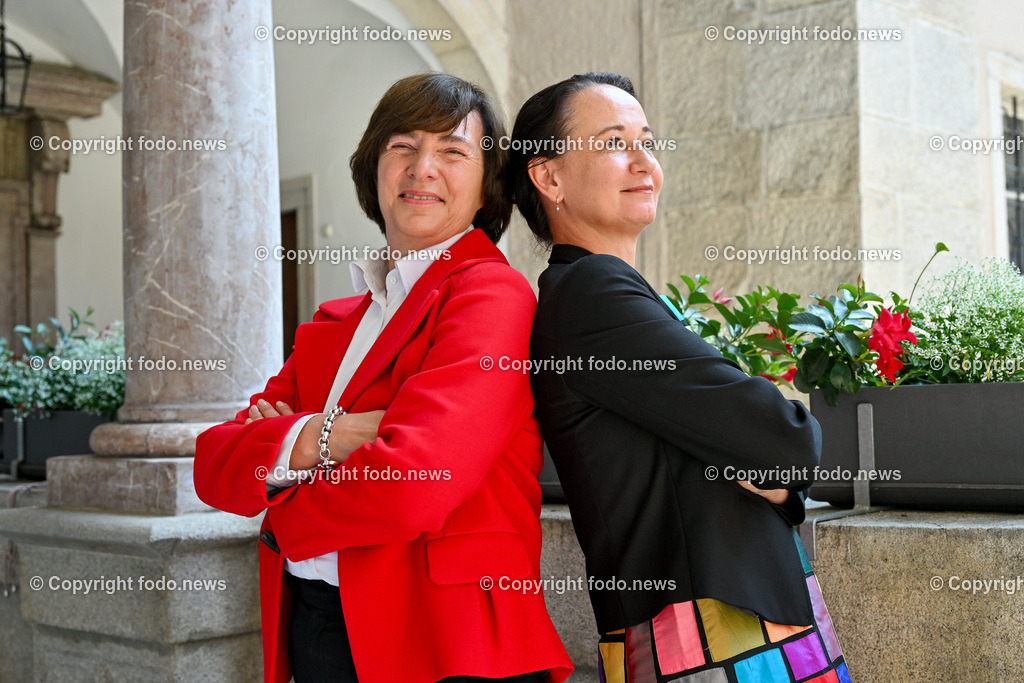 Kick-off-Veranstaltung der Gruendungspraesidentin_ IDSA_ 07.07.2023-92 | 07.07.2023, Landhaus Linz AUT, Kick-off-Veranstaltung der Gruendungspraesidentin, IDSA, im Bild Claudia von der Linden (Vorsitzende des Institute of Digital Sciences Austria (IDSA) Gruendungskonvents), Stefanie Lindstaedt (Gruendungspraesidentin des Institute of Digital Sciences Austria (IDSA))