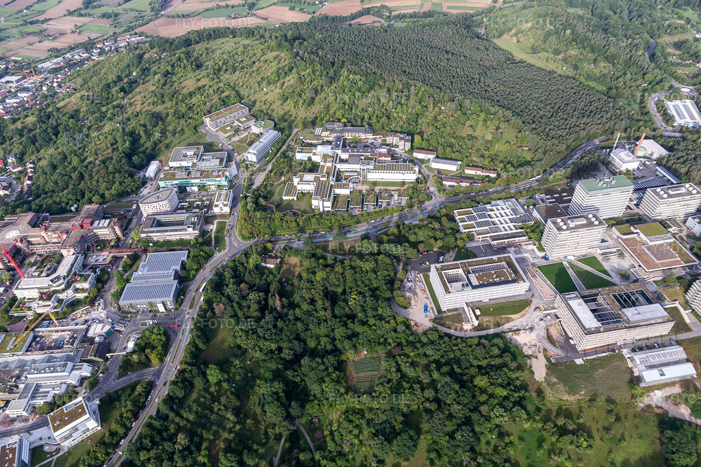 Luftbild: Clinic grounds of the university clinic and campus of the university in Tübingen im Bundesland Baden-Württemberg in Deutschland. Foto: IMG_008496.jpg vom 27.08.2020 durch Werner Riehm/FLY-FOTO.de