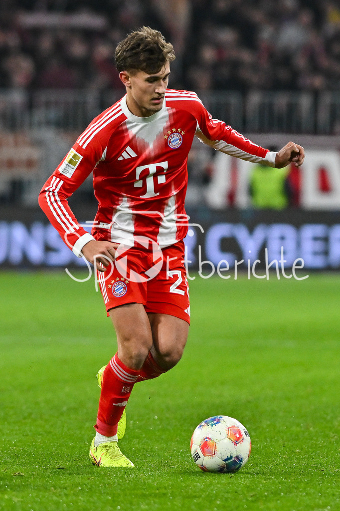 FC Bayern München - 1. FSV Mainz 05 | MUNICH, GERMANY - 14. DECEMBER: am Ball TOM BISCHOF (FC Bayern Munich 20)  / Einzelfoto / Freisteller  während dem Bundesligamatch zwischen dem FC Bayern München und dem 1. FSV Mainz 05 am 14. Spieltag in der Allianz Arena / DFL REGULATIONS PROHIBIT ANY USE OF PHOTOGRAPHS AS IMAGE SEQUENCES AND/OR QUASI-VIDEO