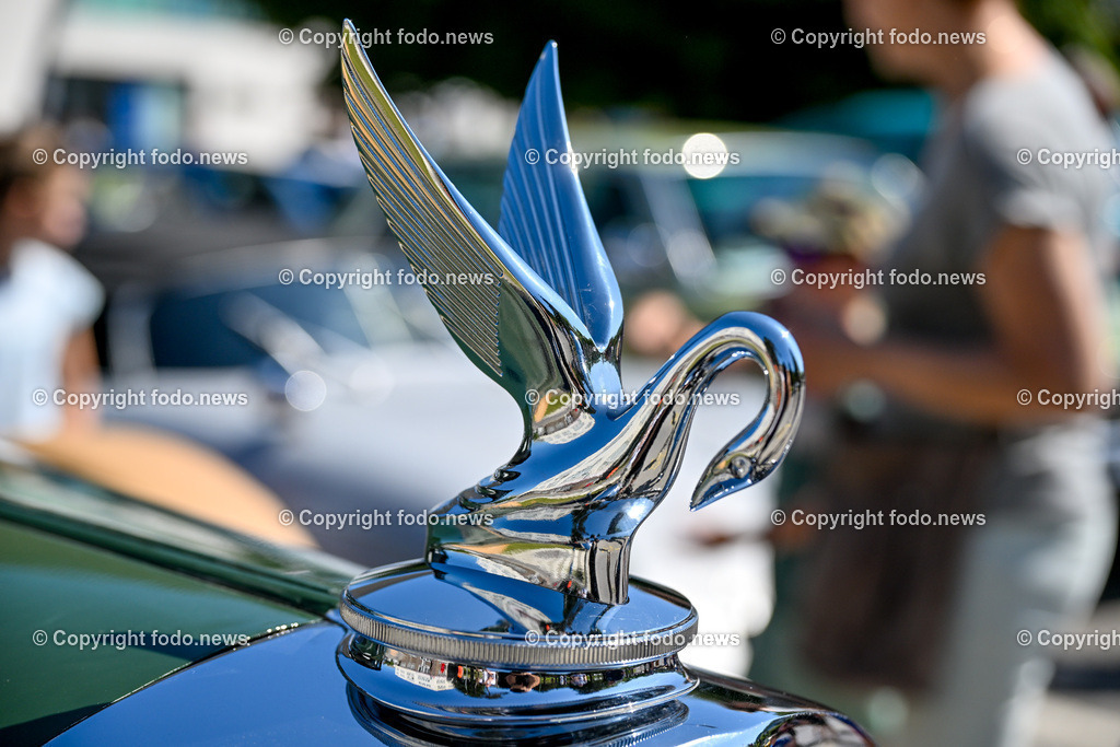 Slowakei_ Povazska Bystrica_ Veteran Tour Manin_ 14.06.2025-83 | 14.06.2025, Slowakei, SVK, Trenciansky kraj, Povazska Bystrica, im Bild Oldtimer Klub, Historische Fahrzeuge, Veteran Tour Manin, Auto, Alt, Besucher, Menschen, Feature, Symbolbild