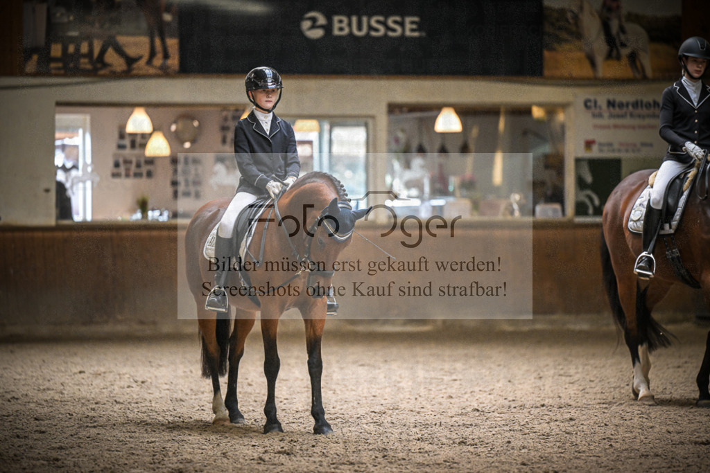 DOS_0196 | Entdecke hochwertige Reitturnierfotos von Foto Oger. Professionell, emotional und authentisch – jetzt Lieblingsmomente im Shop bestellen.Deutschlandweite Turnierfotografie. - Realisiert mit Pictrs.com