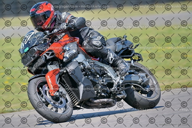 26BT01-1905 | 077 - Realisiert mit Pictrs.com