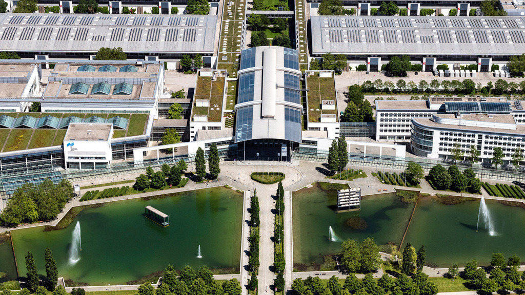 dr__0054582.jpg | MüNCHEN 12.06.2020 Ausstellungsgelände und Messehallen im Ortsteil Trudering-Riem in München im Bundesland Bayern, Deutschland. Weiterführende Informationen bei: JAHN ARCHITECTURE, Inc.,  MESSE MÜNCHEN GMBH. // Exhibition grounds and exhibition halls in the district of Trudering-Riem in Munich in the state Bavaria, Germany. Further information at: JAHN ARCHITECTURE, Inc.,  MESSE MUeNCHEN GMBH. Foto: Daniel Reiter