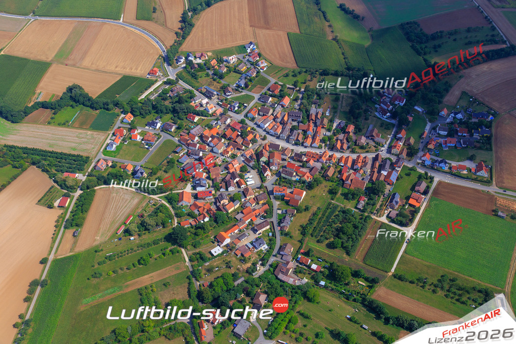 Die Luftaufnahme Weigelshofen - Eggolsheim wurde vom UL-Flugzeug (keine Drohne) aus fotografiert.Hohe Druck- Auflösung-die Geschenkidee!