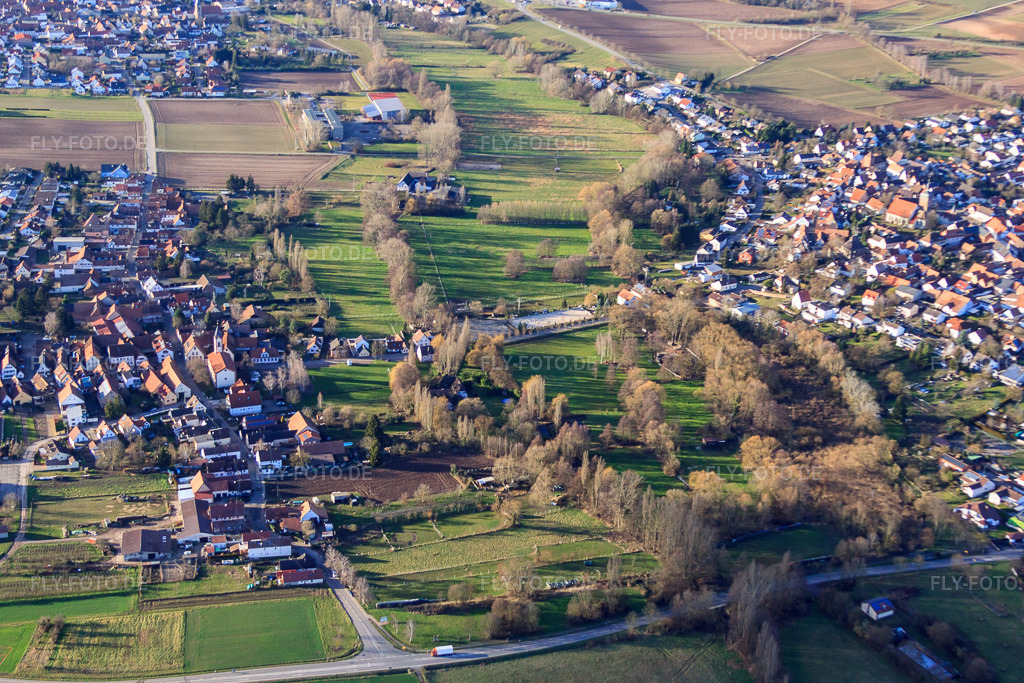 Luftbild: Raiffeisenstr im Ortsteil Mühlhofen in Billigheim-Ingenheim im Bundesland Rheinland-Pfalz in Deutschland. Foto: IMG_61868.jpg vom 28.01.2014 durch Werner Riehm/FLY-FOTO.deAuflösung des Originals: 4752 x 3168 px