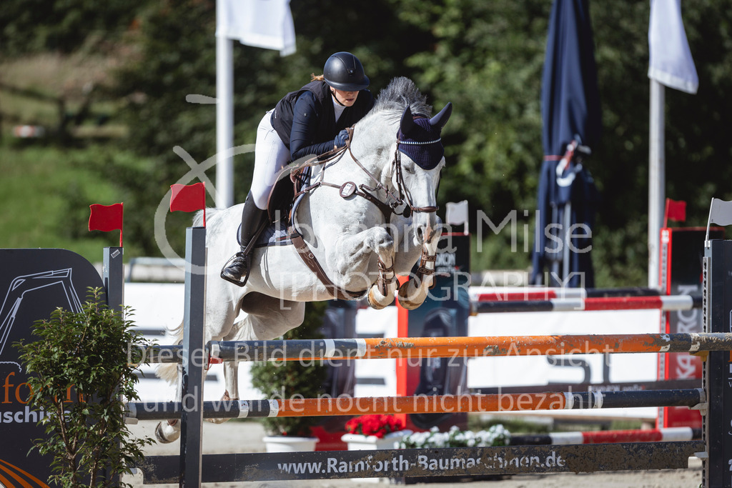 240714_BHO_M2-Spr-1-219 | Deine schönsten Turniermomente als professionelle Fotos! Entdecke hochwertige Pferdesport-Fotografie im Online-Shop. Jetzt Fotos finden & bestellen!