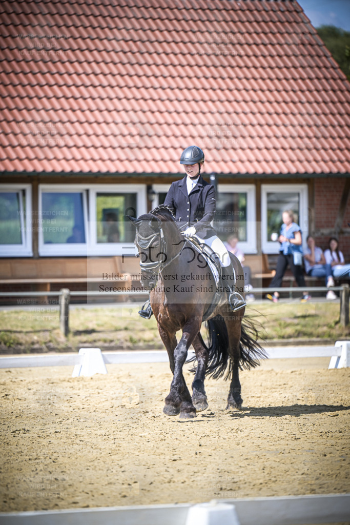 DOS_6807 | Entdecke hochwertige Reitturnierfotos von Foto Oger. Professionell, emotional und authentisch – jetzt Lieblingsmomente im Shop bestellen. - Realisiert mit Pictrs.com