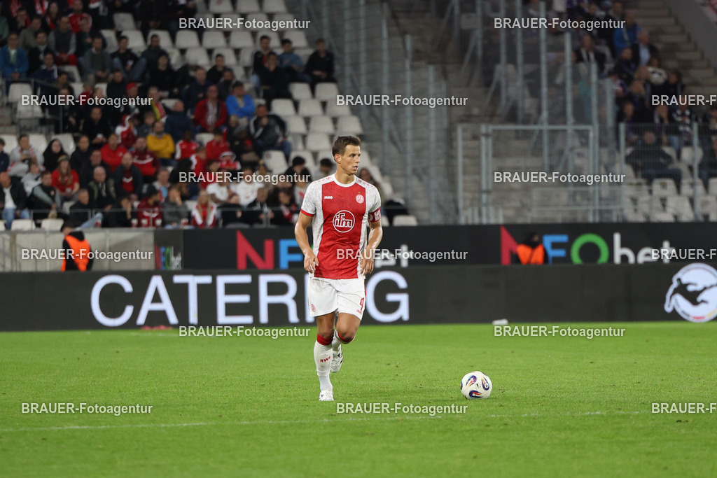 Rot-Weiss Essen - VFL Osnabrück | Essen, Deutschland, 17.09.2025 Michael Schultz  (Rot-Weiss Essen) Einzelaktion während des 3.Liga Spiels zwischen  Rot-Weiss Essen und VFL Osnabrück am 17.09.2025 im Stadion an der Hafenstraße in Essen. (Foto von Timo Bluhmki-Schmidt/Brauer Fotoagentur