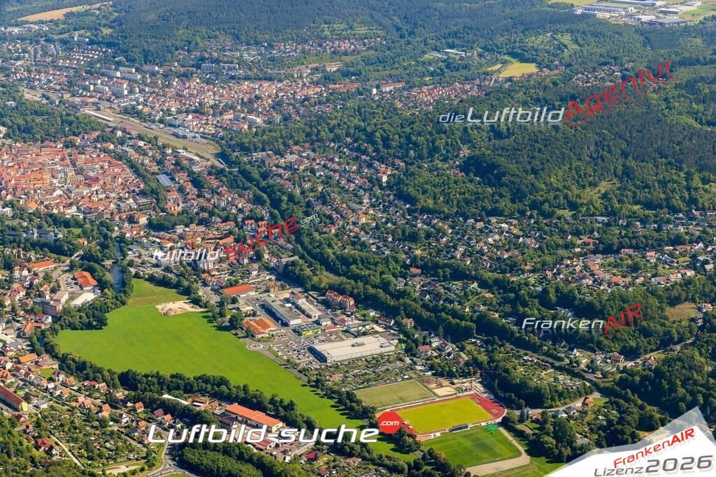 Luftaufnahme der Stadt Meiningen - Die Luftaufnahme wurde 2025 vom UL-Flugzeug heraus erstellt ( keine Drohne ) - Hochauflösende Luftaufnahme - für professionelle Ausdrucke geeignet. Die Geschenkidee !Hier alle&nbsp;Infos zur Lizenzierung der LuftaufnahmeWir fliegen auch dieses Jahr wieder in Ihre Region um Luftbilder zu erstellen.- Luftbild anfragen