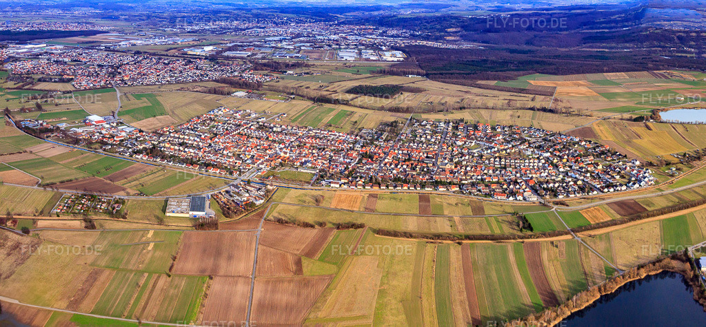 Luftbild: Panorama der Ortschaft von Westen im Ortsteil Neuthard in Karlsdorf-Neuthard im Bundesland Baden-Württemberg in Deutschland. Foto: IMG_24611-Pano.jpg vom 27.02.2010 durch Werner Riehm/FLY-FOTO.de – Auflösung des Originals: 7943 x 3682 px