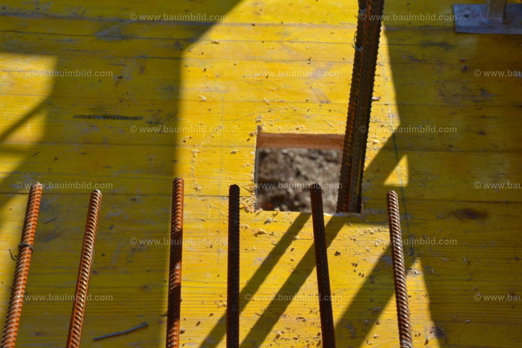 bib-lg04-betonarbeiten-0519 | Nach LV-Leistungsgruppen sortierte Detailfotos über den Bau eines Hauses. Alle Hausbau-Bilder direkt vom Urheber und Autor der Website Haus-Selber-Bauen.com