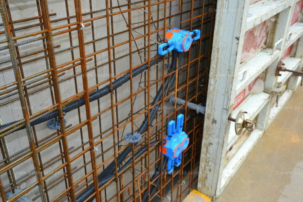 bib-lg04-betonarbeiten-0151 | Nach LV-Leistungsgruppen sortierte Detailfotos über den Bau eines Hauses. Alle Hausbau-Bilder direkt vom Urheber und Autor der Website Haus-Selber-Bauen.com