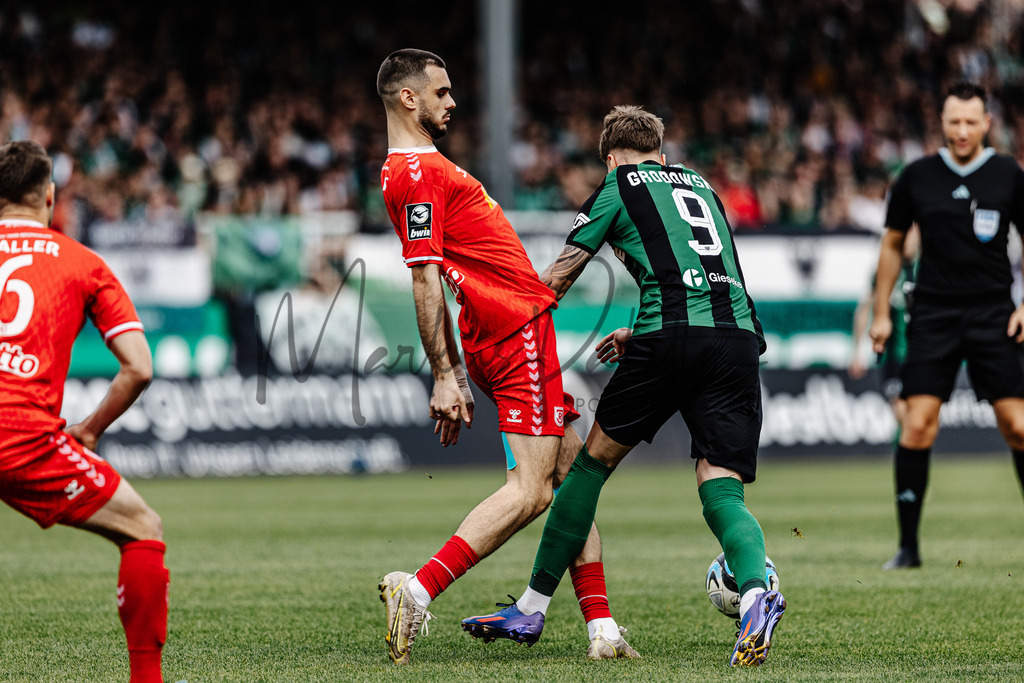 3. Liga, Saison 2023/24, 32. Spieltag: SC Preußen Münster - Jahn Regensburg | Münster, 06.04.2024: 3. Liga, 32. Spieltag, SC Preußen Münster gegen Jahn Regensburg im LVM-Preußenstadion in Münster. Foto: sportfotografie.ms | Markus Paletta - Realisiert mit Pictrs.com