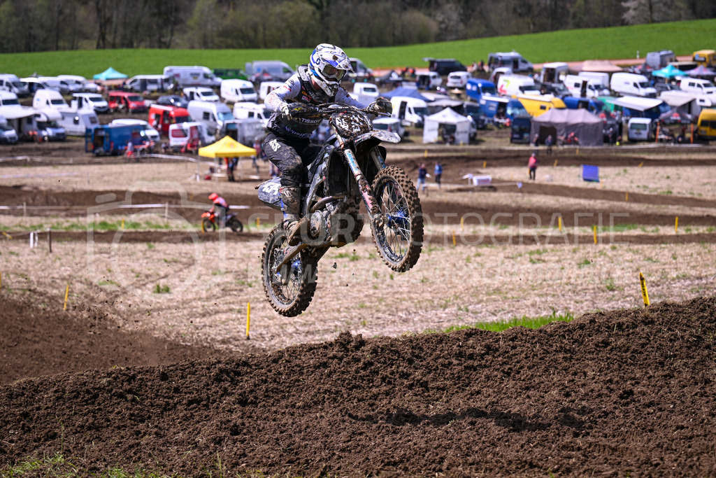 Motocross Schlatt bei Winterthur - 29. April 2023 | #434 Widmer Simon aus Hadlikon Hinwil (CH) auf Yamaha in der Kategorie Hobby Open am Motocross Schlatt bei Winterthur, 29. April 2023.
Instagram: @mx_schlatt | @mc_wila | @sam_schweiz
Bild: Sportfotografie Markus Aeschimann | www.markus-aeschimann.ch - Realisiert mit Pictrs.com
