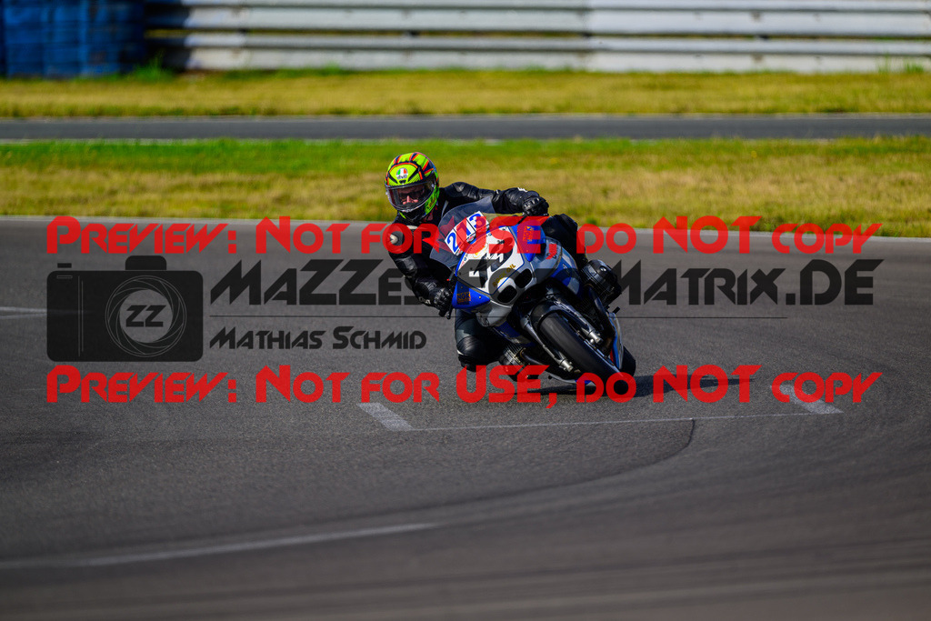 MaZZes_FotoMatrix_240724_6007705_2-234 | BLAU