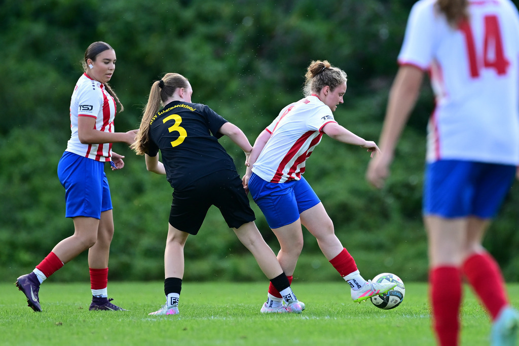 Fußball I Juniorinnen I Saison 2025-2026 I Oberliga Niedersachsen I 2. Spieltag I FC Rosengarten - ATSV Scharmbeckstotel | Der Sportfotograf. - Realisiert mit Pictrs.com