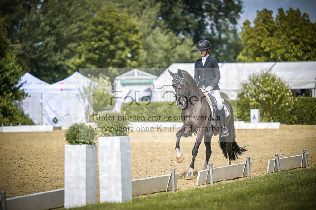 DOS_3901 | Entdecke hochwertige Reitturnierfotos von Foto Oger. Professionell, emotional und authentisch – jetzt Lieblingsmomente im Shop bestellen.Deutschlandweite Turnierfotografie. - Realisiert mit Pictrs.com