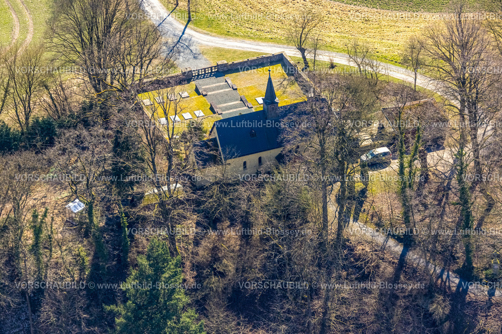 Meschede250305066 | Luftbild, Klausenkapelle, auch Michaelskapelle, und Friedhof, auf dem Klausenberg, Meschede-Stadt, Meschede, Sauerland, Nordrhein-Westfalen, Deutschland