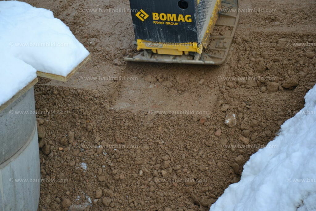 bib-lg02-erdarbeiten-0222 | Nach LV-Leistungsgruppen sortierte Detailfotos über den Bau eines Hauses. Alle Hausbau-Bilder direkt vom Urheber und Autor der Website Haus-Selber-Bauen.com