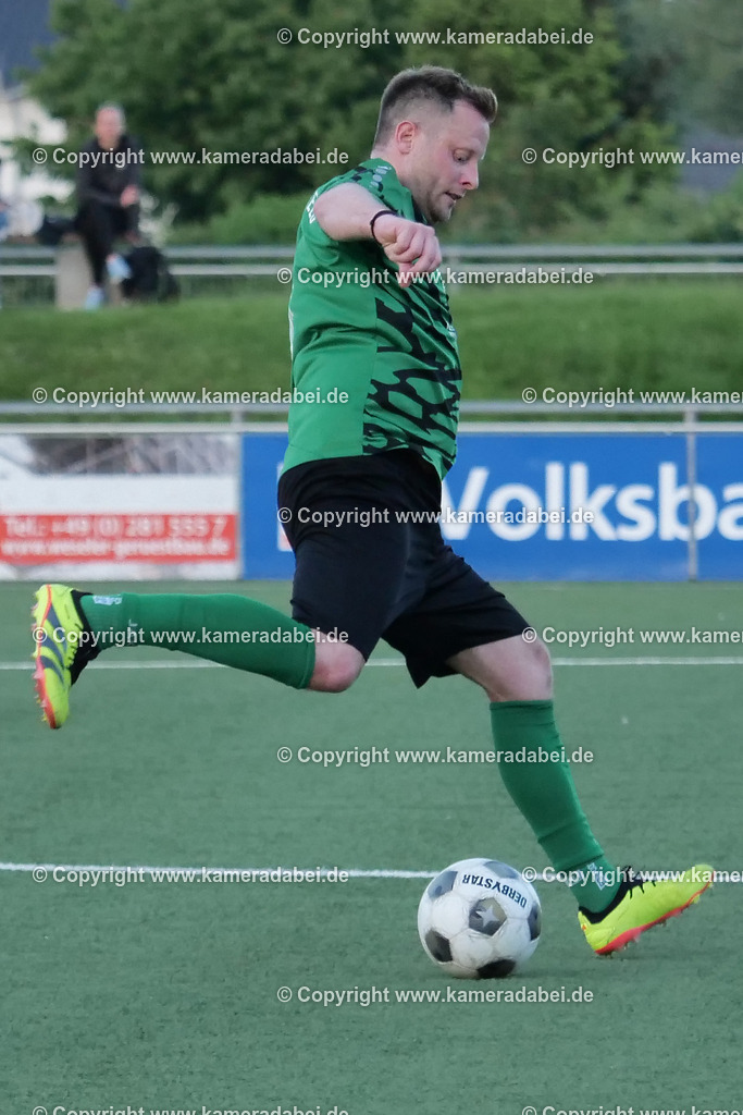 Fußball Kreispokal 25/26 Ü 32 : Spiel um Platz 3 : SV 08/29 Friedrichsfeld - SV Ringenberg AH  2 : 1 | Fußball Kreispokal 25/26 Ü 32 : Spiel um Platz 3 : SV 08/29 Friedrichsfeld - SV Ringenberg AH  2 : 1Spielort : Voerde Friedrichsfeld - Realisiert mit Pictrs.com
