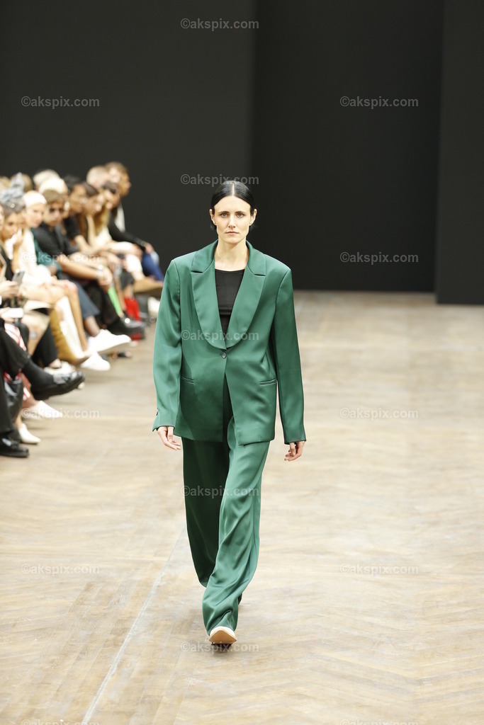 Bobkova auf der  MBFW Spring/Summer 2023 | Mercedes-Benz Fashion Week (MBFW)  Frühling / Sommer 2023 im Hotel Telegraphenamt Berlin in Berlin-Mitte. Die Kollektionen von Bobkova auf der MBFW Spring/Summer 2023. Das Bild zeigt Models mit der Kollektion von Bobkova.