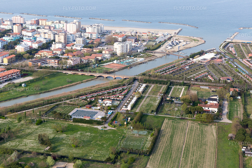 Aerial view: View of the town in Capanni in the state Emilia Romagna, Italy.Photo: IMG_098425.jpg taken on 04/05/2017 by Werner Riehm/FLY-FOTO.comResolution of the original: 5472 x 3648 px