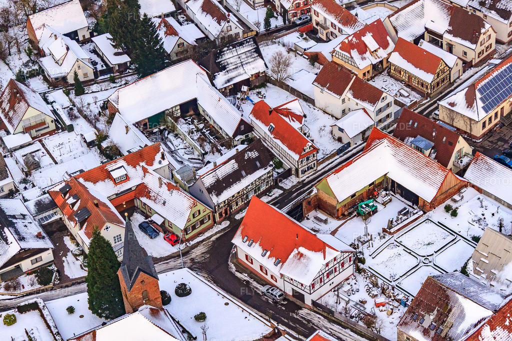 Luftbild: Kirchstraße bei Schnee in Winden im Bundesland Rheinland-Pfalz in Deutschland. Foto: IMG_23738.jpg vom 16.01.2010 durch Werner Riehm/FLY-FOTO.de