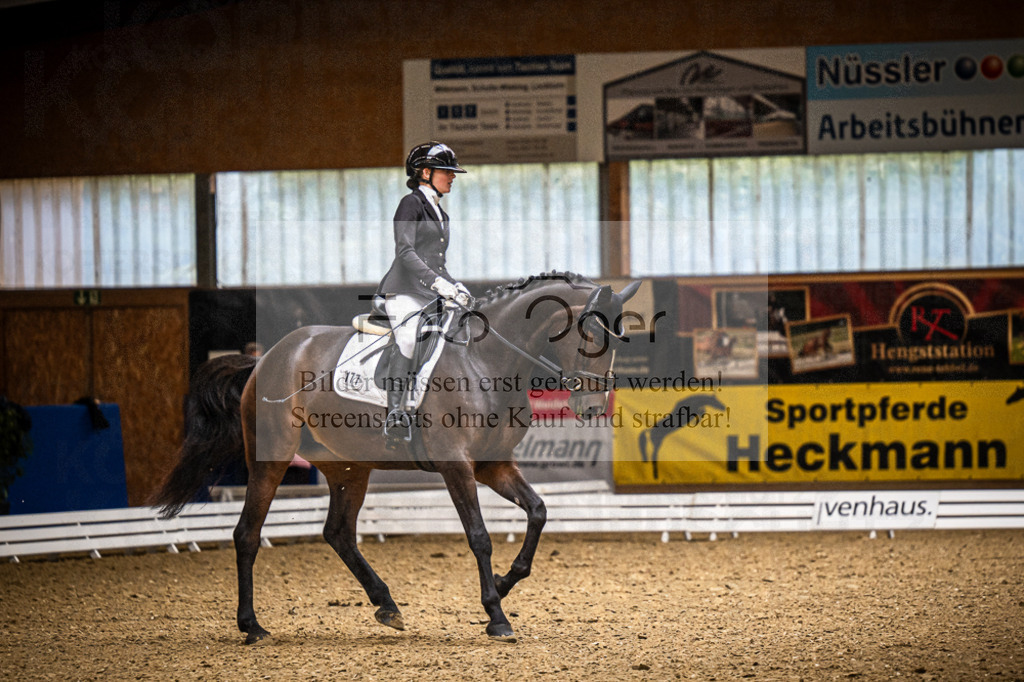 DOS_0496 | Entdecke hochwertige Reitturnierfotos von Foto Oger. Professionell, emotional und authentisch – jetzt Lieblingsmomente im Shop bestellen.Deutschlandweite Turnierfotografie. - Realisiert mit Pictrs.com