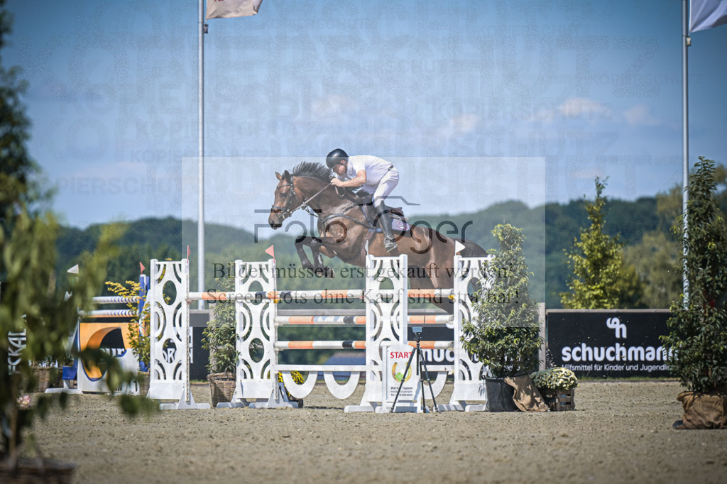DOS_3228 | Entdecke hochwertige Reitturnierfotos von Foto Oger. Professionell, emotional und authentisch – jetzt Lieblingsmomente im Shop bestellen.Deutschlandweite Turnierfotografie. - Realisiert mit Pictrs.com