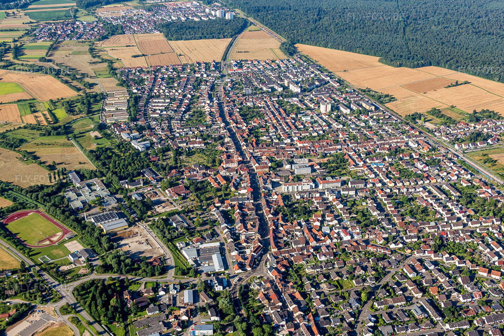 Luftbild: Stadtübersicht aus Norden im Ortsteil Blankenloch in Stutensee im Bundesland Baden-Württemberg in Deutschland. Foto: IMG_091769.jpg vom 10.07.2016 durch Werner Riehm/FLY-FOTO.de