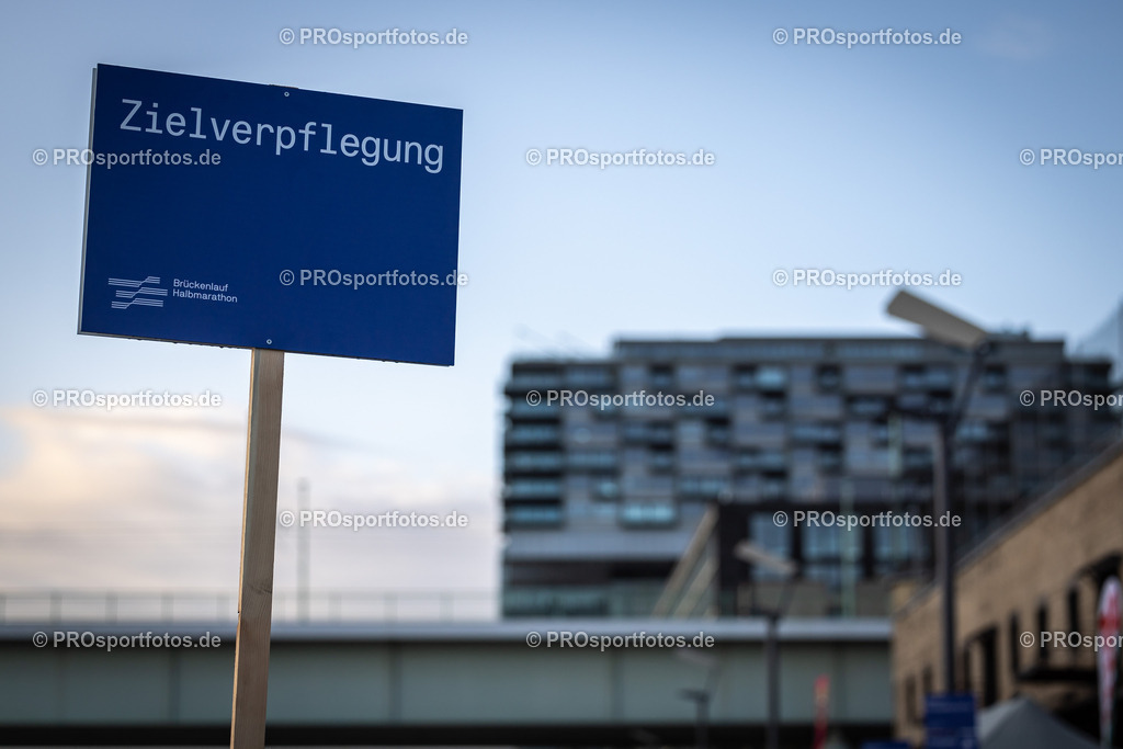 44. Kölner Brückenlauf; Koeln, 14.09.25 | Impressionen vom 44. Kölner Brückenlauf am 14.09.25 am Schokoladenmuseum in Koeln. Foto: BEAUTIFUL SPORTS/Leah Kohring