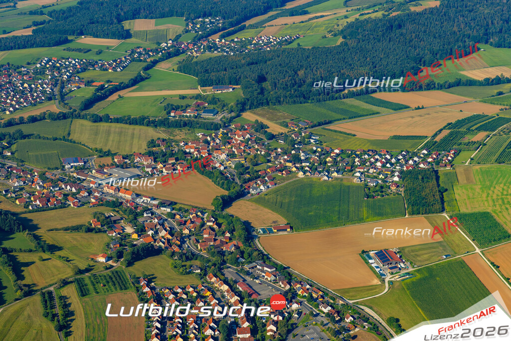Das Luftbild zeigt :  Igensdorf - Die Luftaufnahme wurde 2024 vom UL-Flugzeug aus erstellt ( keine Drohne ) - Hochauflösende Luftaufnahme - Für grossformatige Ausdrucke geeignet. Die Geschenkidee !Mit Lizenz und Bildrechte bestellbar