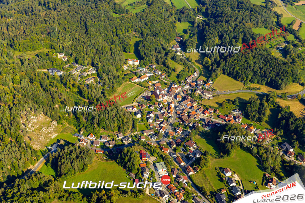 Das Luftbild zeigt :  Obertrubach - Die Luftaufnahme wurde 2024 vom UL-Flugzeug aus erstellt ( keine Drohne ) - Hochauflösende Luftaufnahme - Für grossformatige Ausdrucke geeignet. Die Geschenkidee !Mit Lizenz und Bildrechte bestellbar