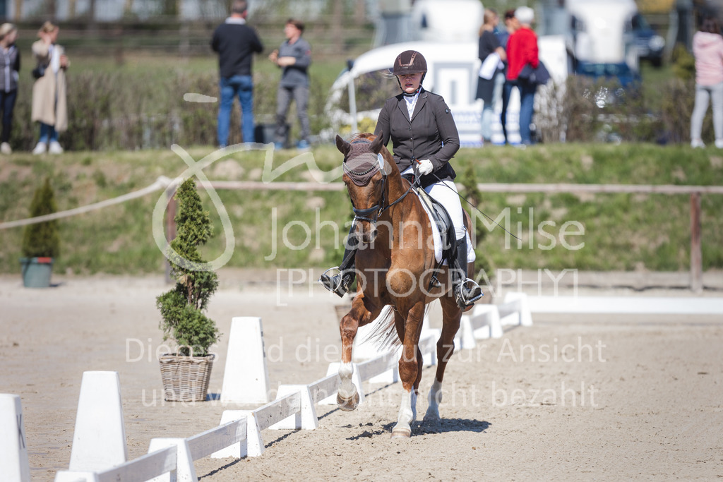 220418_L-Dressur-227 | Frühlingsfest der Pferde
Herford
18.April 2022
Dressurprfg. Kl.L* - Tr. L2ausw. geschlossen