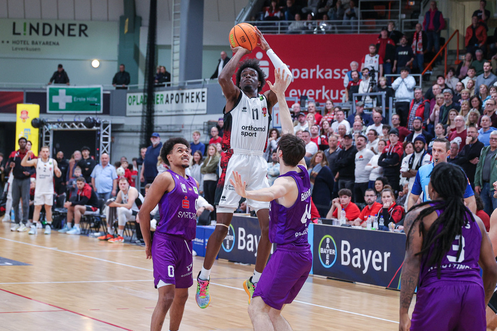Pro A BAYER GIANTS vs BG Göttingen-156 | Fotos von Basketballspielen aus dem Raum NRW fotografiert von Gero Mueller-Laschet und Daniel Schaefer - Realisiert mit Pictrs.com