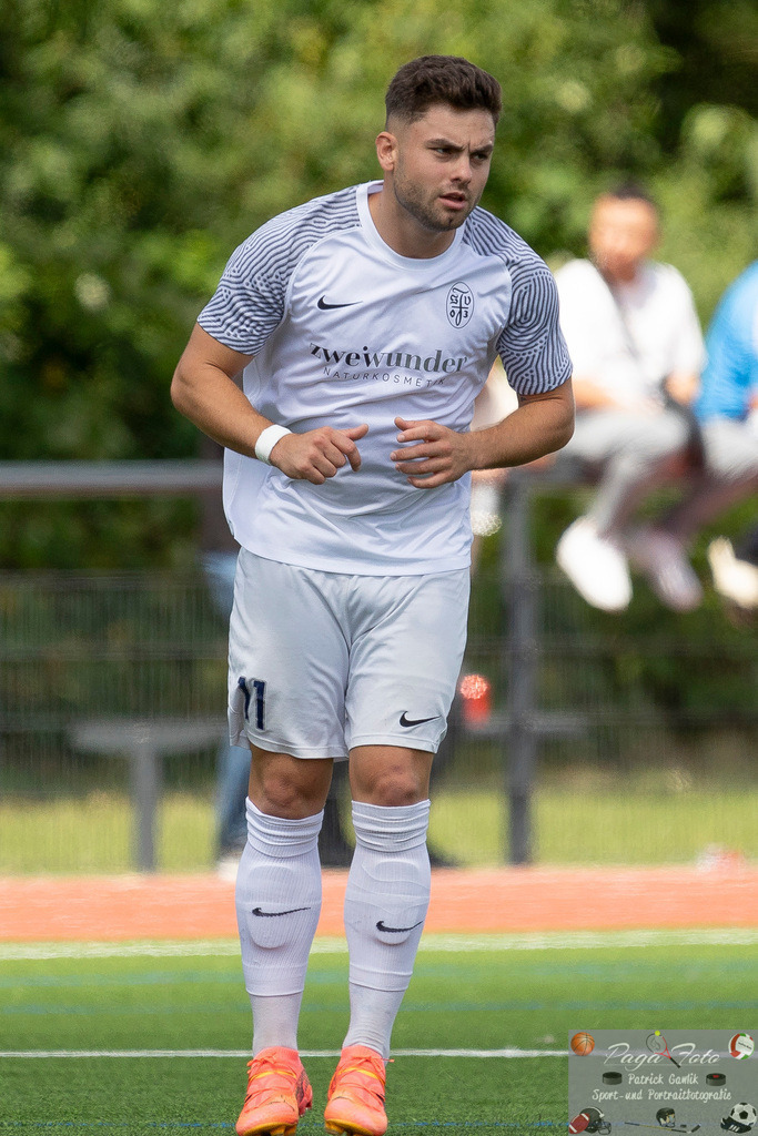 Testspiel: Spvgg. 03 Fechenheim - Türk Gücü Friedberg, 13.07.2024 | Felix Casalino (Spvgg. 03 Fechenheim #11), Portrait / Porträt, Freisteller, Spvgg. 03 Fechenheim - Türk Gücü Friedberg, Frankfurt am Main, Sportanlage Birsteiner Straße, 13.7.2024 - Realisiert mit Pictrs.com