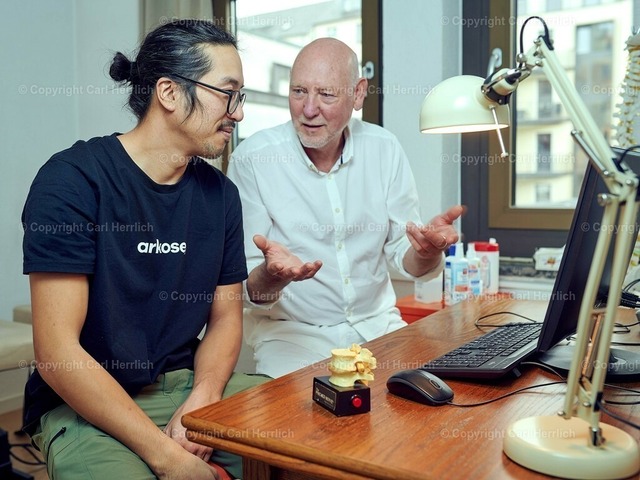 Chiropraxis Blacketer Köln | High End Portraits. Einzelportrait Paarportrait Gruppenportrait Künstlerportrait Bandportzait Bühnenfotografie Fashion Lifestyle Urbanlife  - Realisiert mit Pictrs.com