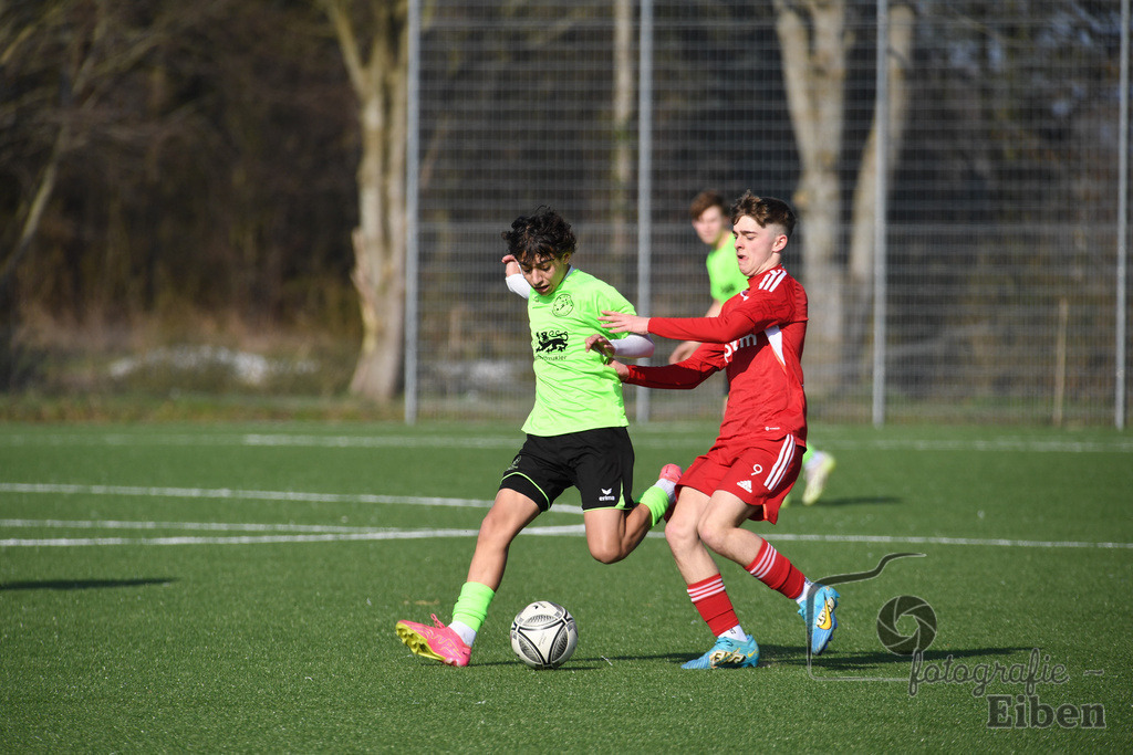 JFV Edewecht-TSV Bemerode U15 | C-Jugend Niedersachsenliga; JFV Edewecht (grün)-TSV Bemerode U15 (rot) am 09.03.2024; in Edewecht (Sportpark Göhlenweg), Photo: Philip Eiben 2024 - Realisiert mit Pictrs.com