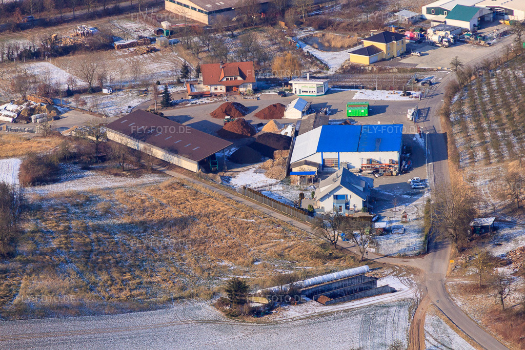Luftbild: Im See mit Glasbar und Kompostwerk Frank GmbH im Ortsteil Neuenbürg in Kraichtal im Bundesland Baden-Württemberg in Deutschland. Foto: IMG_48706.jpg vom 06.02.2012 durch Werner Riehm/FLY-FOTO.deAuflösung des Originals: 4752 x 3168 pxWWW.GLASBAR.DE
