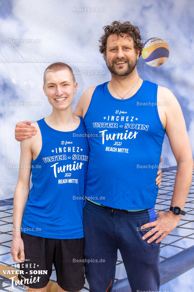 2022-00063157-Vater-Sohn-Turnier-Teamfotos-2 | 26.05.2022; Berlin Foto: Gerold Rebsch - www.beachpics.de
