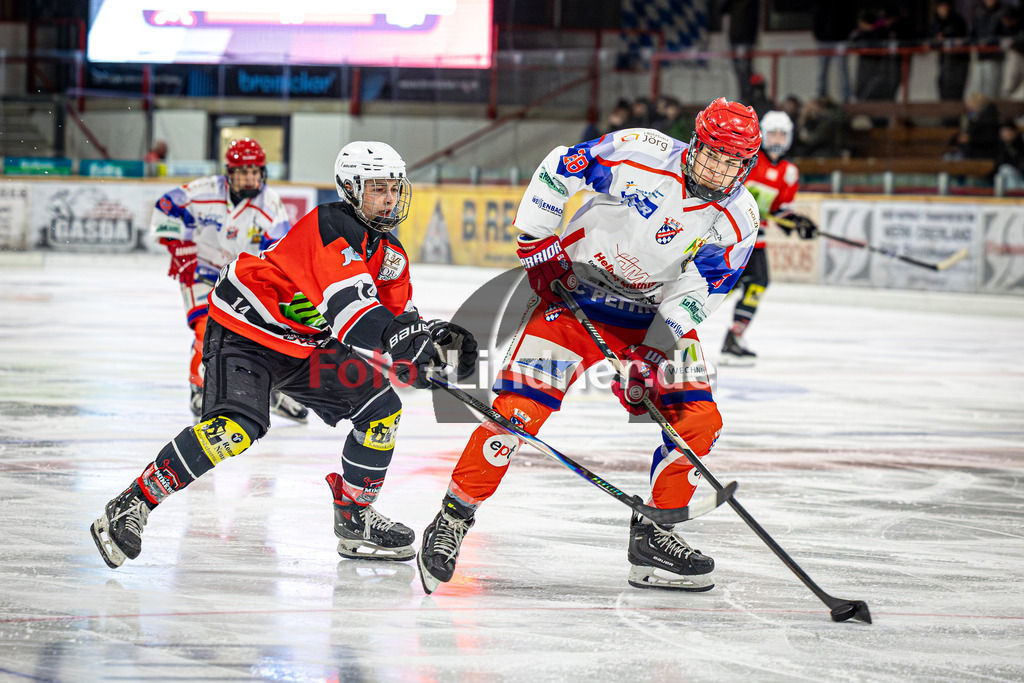Peißenberg MINERS U20 gegen EC Peiting U20 | Eishockey Bayernliga U20 Vorrunde, Peißenberg MINERS U20 gegen EC Peiting U20, 20260228,Zweikampf,2026-02-28 in Peißenberg (flatbuy Arena Peißenberg), Copyright: WolfgangxLindner www.foto-lindner.de