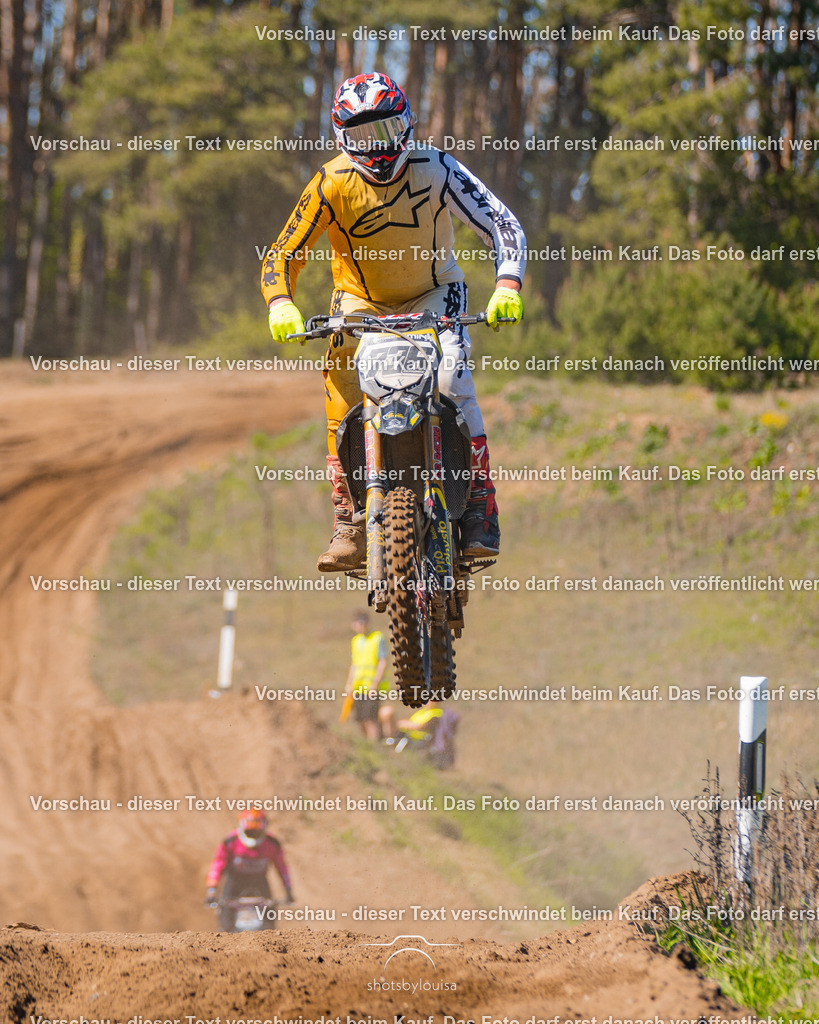 20260501_MCWriezen-3597 | Sportfotografin aus Berlin-Brandenburg mit Fokus auf Motocross. Ich halte deine sportliche Leistung und echte Emotionen auf und neben der Strecke professionell fest. Entdecke die Fotos von deinem Rennen und bestelle sie direkt hier im Shop.