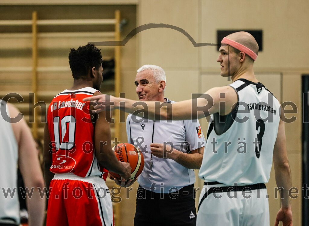 2022-12-03_013_TSV_Vaterstetten_gegen_TG_Landshut | Vaterstetten, Deutschland, 03.12.2022:
Basketball, Bayernliga Herren Südost 2022 / 2023, 7. Spieltag, TSV Vaterstetten gegen TG Landshut, Endergebnis: 71:78

 (TG Landshut, #10), F. Sutur (TSV Vaterstetten, #3)

Foto: Christian Riedel / fotografie-riedel.net