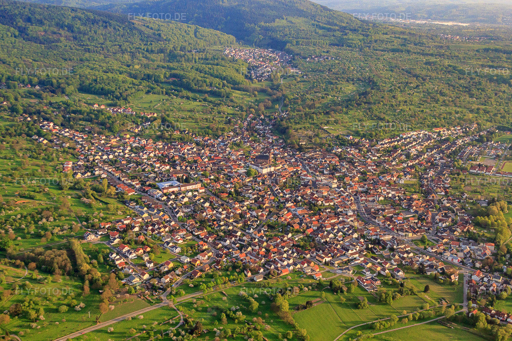 Luftbild: Ortsansicht von Nordwesten in Malsch im Bundesland Baden-Württemberg in Deutschland. – Foto: IMG_26945.jpg vom 28.04.2010 durch Werner Riehm/FLY-FOTO.de – Auflösung des Originals: 4752 x 3168 px