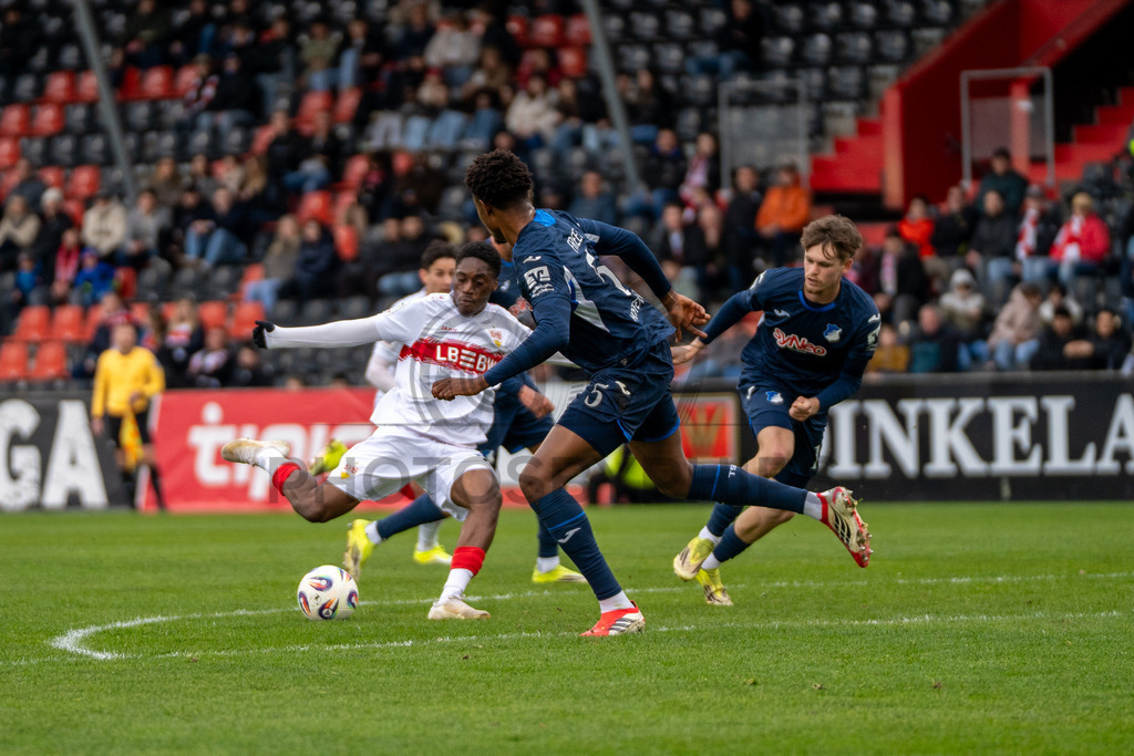 VfB Stuttgart II vs. TSG Hoffenheim II, Fussball, 3. Liga, 26. Spieltag, 15.03.2026 | Justin Diehl (VfB Stuttgart II, #26),VfB Stuttgart II vs. TSG Hoffenheim II, Fussball, 3. Liga, 26. Spieltag, 15.03.2026Foto: photosbyphips/Philip Ziegler
