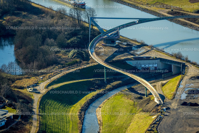 Castrop-Rauxel240106763 | Luftbild, Emscherbaustelle für Emscherland 2020, Brücke Cassurker Schwinge über Fluss Emscher und den Kanal, Binnenschifffahrt auf dem Rhein-Herne-Kanal, Fluss Emscher unterquert den Rhein-Herne-Kanal in dem Durchlassbauwerk Emscherdüker Wasserkreuz, Henrichenburg, Castrop-Rauxel, Ruhrgebiet, Nordrhein-Westfalen, Deutschland