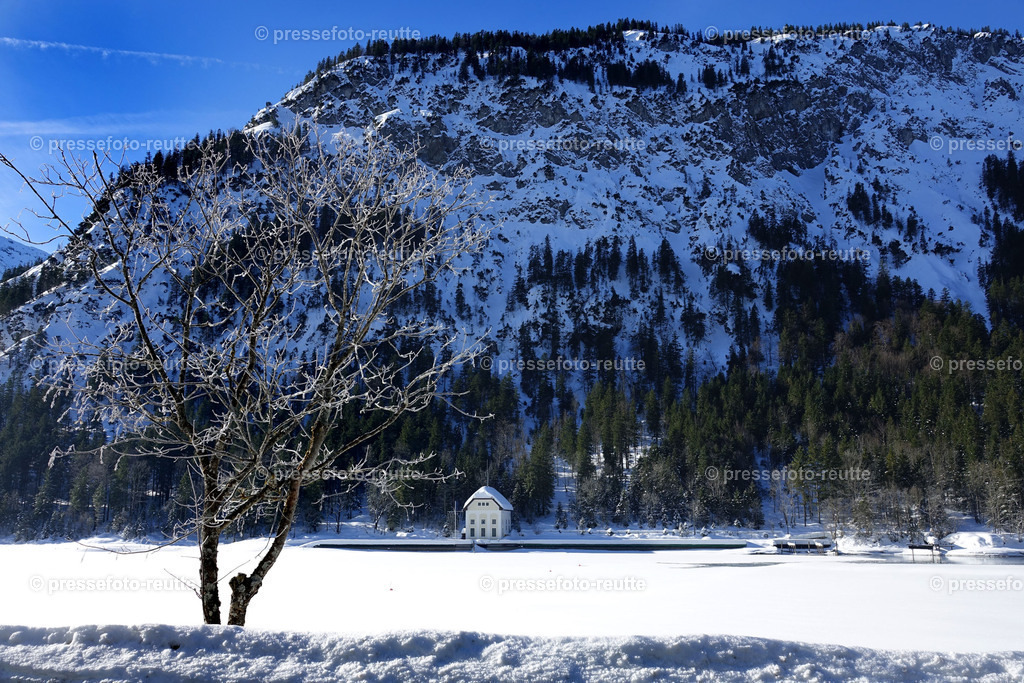 welltvi-Plansee-Winter--DSC02566 | Info aus dem Bezirk Reutte/Ausserfern Tirol sowie eine umfangreiche Bilddatenbank über die gesamte Region: Lechtal, Talkessel Reutte, Tannheimertal, Zwischentoren. Lech, Plansee, Zugspitze, Grenztunnel, B179, Fernpassstraße, Verkehr, Lawinen, Tradition, - Realisiert mit Pictrs.com