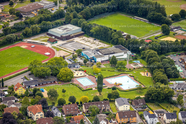 Werl240712231 | Luftbild, Sportpark Werl, Freizeitbad Werl Schwimmbad und Freibad mit Wasserrutsche, Fußballstadion Heinrich Buchgeister Stadion, Neubau Sporthalle Am Salzbach, Werl, Soester Börde, Nordrhein-Westfalen, Deutschland